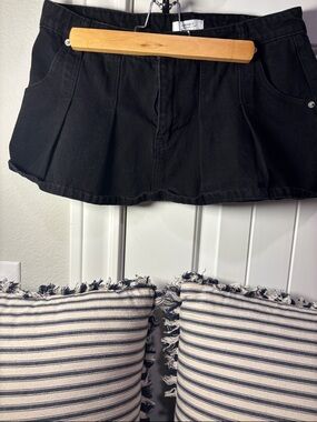 Forever 21 Black Mini Skirt